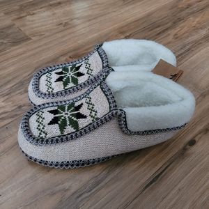 NWT Women's Size 6-8 Northern Cabin Sherpa Slippers